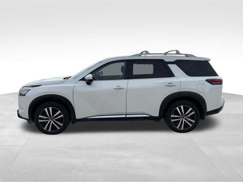 Used 2024 Nissan Pathfinder Platinum w/ Cargo Package image 3