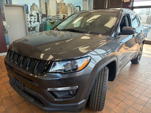 Used 2018 Jeep Compass Latitude w/ Popular Equipment Group AWD/4WD image 8