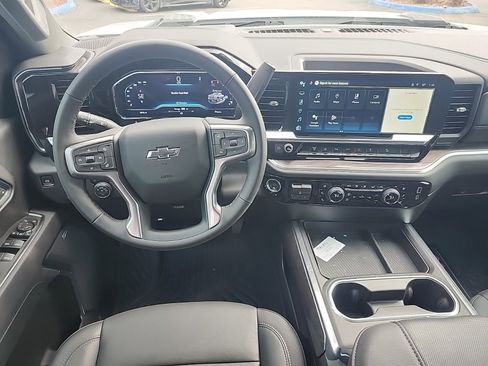 Used 2025 Chevrolet Silverado 2500 LTZ w/ LTZ Plus Package image 6