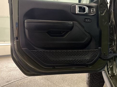 Used 2023 Jeep Wrangler Unlimited Rubicon AWD/4WD image 13