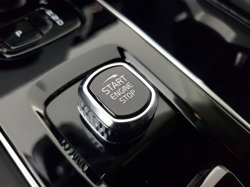 Certified 2025 Volvo XC90 B6 Core w/ Climate Package image 36