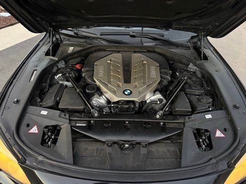 Used 2010 BMW 750Li xDrive image 41