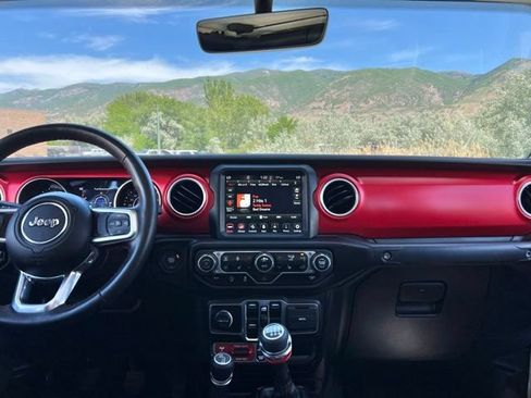 Used 2021 Jeep Gladiator Rubicon w/ Dual Top Group AWD/4WD image 22
