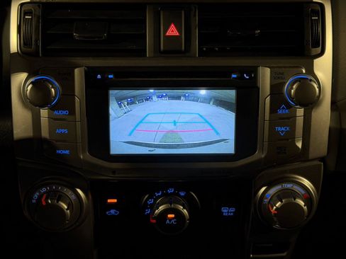 Used 2018 Toyota 4Runner SR5 AWD/4WD image 19