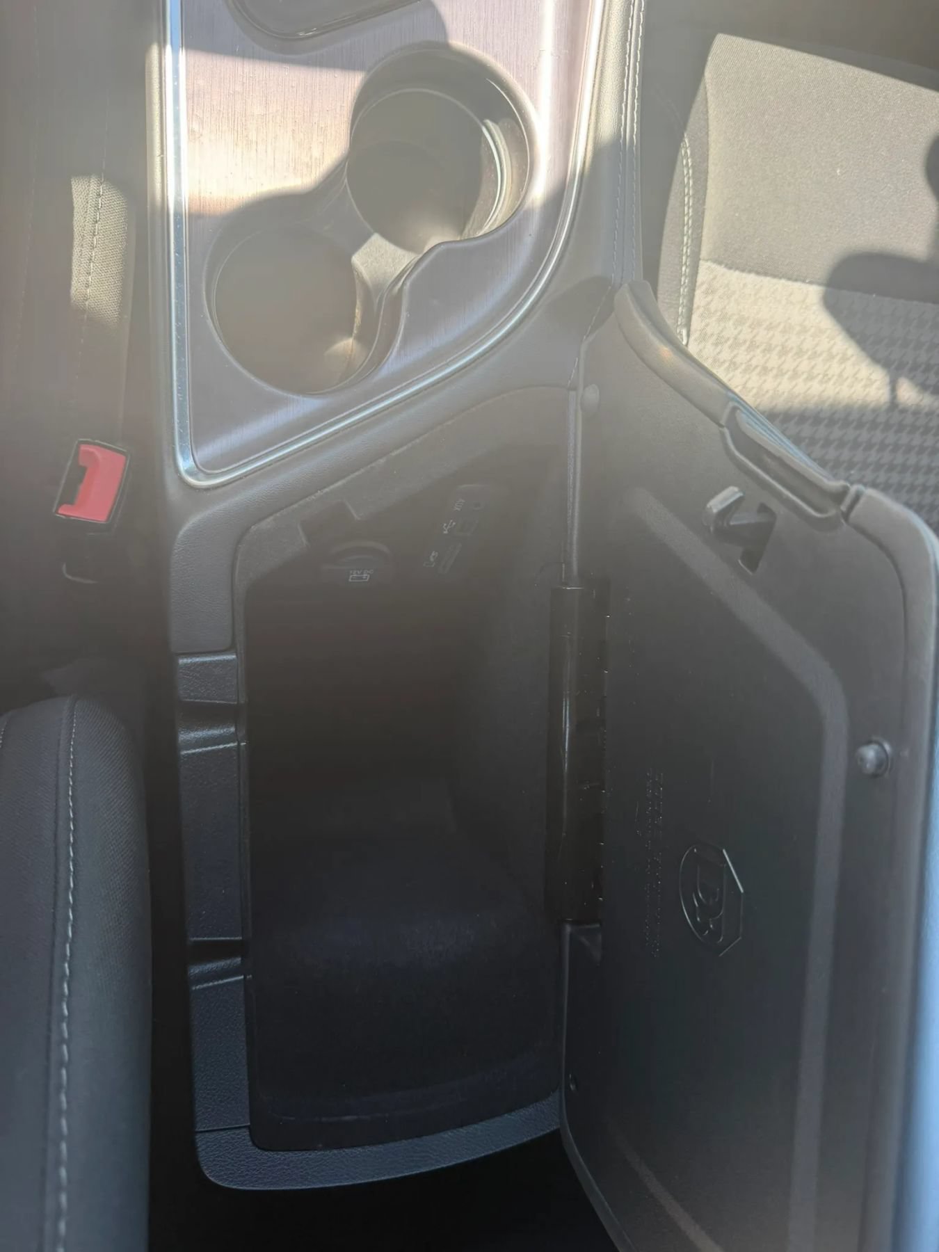 Used 2016 Dodge Challenger SXT RWD image 35