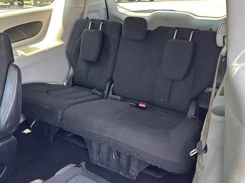 Used 2017 Chrysler Pacifica LX FWD image 20