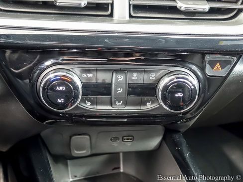 Used 2025 Chevrolet Trax RS w/ Driver Confidence Package image 16