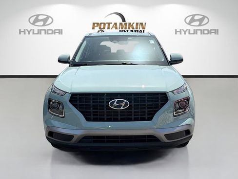 Certified 2025 Hyundai Venue SE FWD image 6