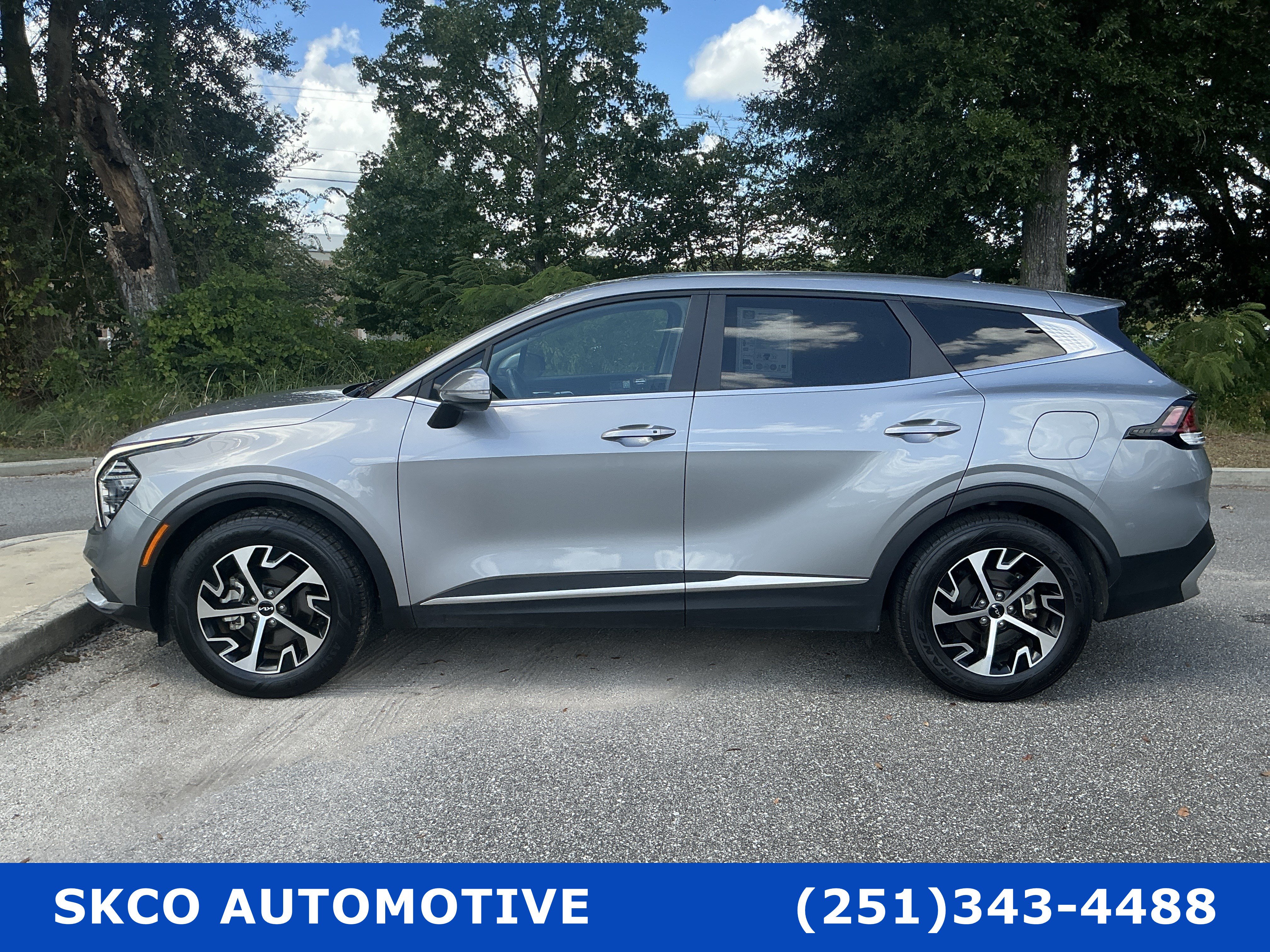 Used 2024 Kia Sportage EX FWD image 2