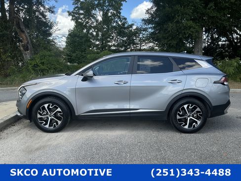 Used 2024 Kia Sportage EX FWD image 2