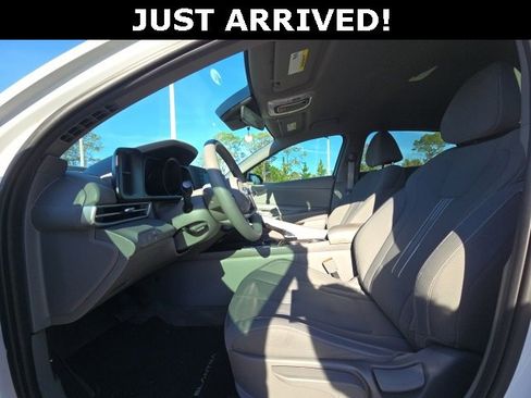 Certified 2022 Hyundai Elantra Blue image 9