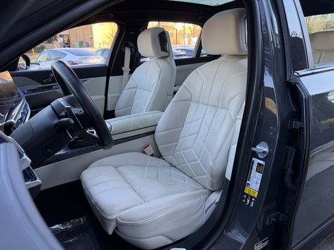 Used 2023 BMW 760i xDrive w/ Executive Package image 26