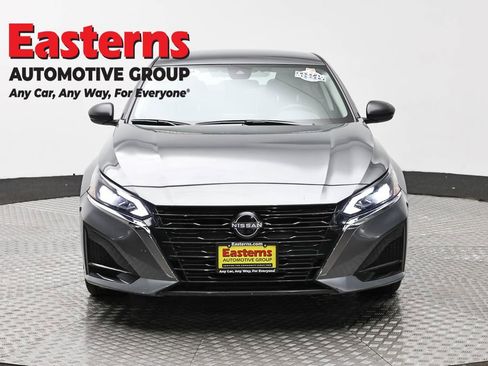Used 2025 Nissan Altima 2.5 SV image 2