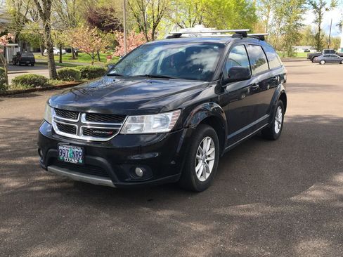 Used 2016 Dodge Journey SXT w/ Comfort/Convenience Group image 1