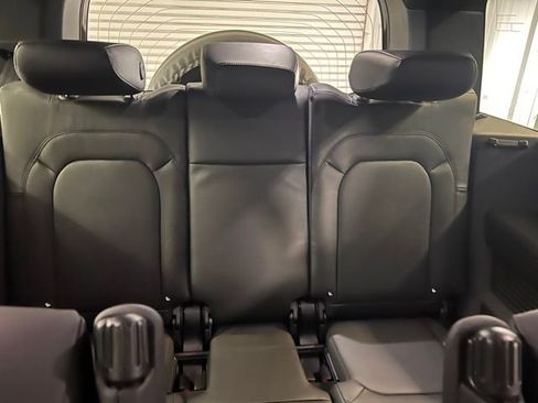 New 2026 Land Rover Defender 130 X-Dynamic SE image 15