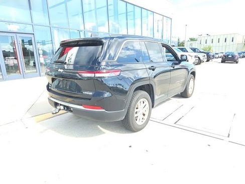Used 2024 Jeep Grand Cherokee Laredo X w/ Luxury Tech Group I AWD/4WD image 4