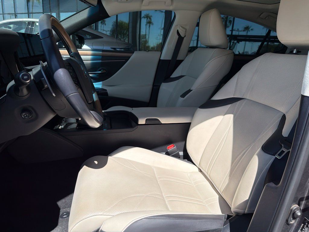 Used 2024 Lexus ES 350 w/ Technology Package FWD image 5