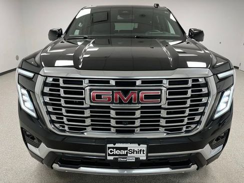 Used 2025 GMC Yukon XL Denali AWD/4WD image 3