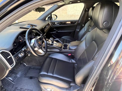 Used 2020 Porsche Cayenne w/ Driver Memory Package AWD/4WD image 13