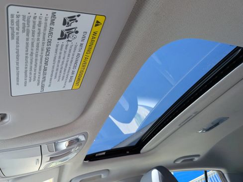 Used 2020 Hyundai Ioniq SEL FWD image 41
