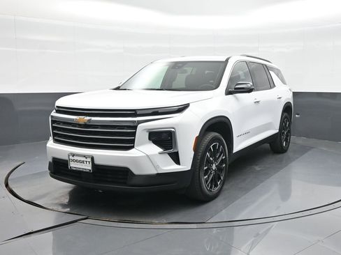 Used 2024 Chevrolet Traverse LT w/ Enhanced Driving Package image 20