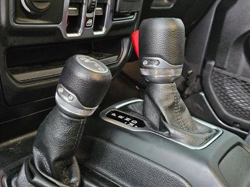 Used 2021 Jeep Gladiator Sport image 14