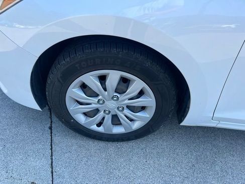Used 2021 Hyundai Accent SE FWD image 11