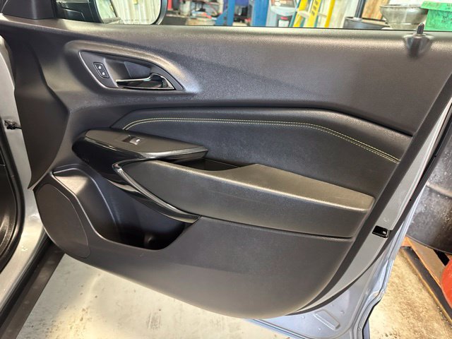 Used 2025 Chevrolet Trax LT FWD image 24
