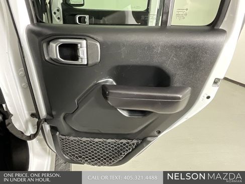 Used 2018 Jeep Wrangler Unlimited Rubicon w/ Dual Top Group image 23