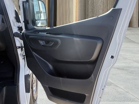 Used 2025 Mercedes-Benz Sprinter 2500 image 36