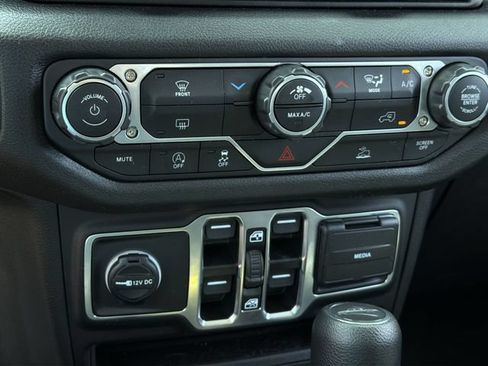 Certified 2025 Jeep Gladiator Sport AWD/4WD image 25