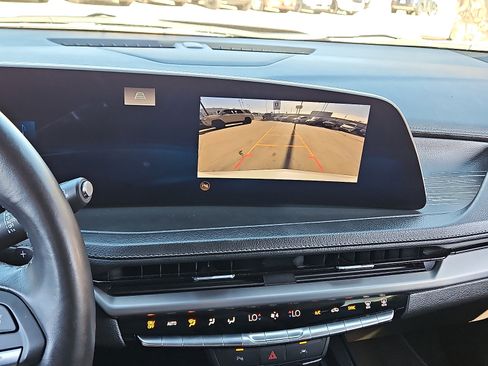 Used 2024 Cadillac XT4 Premium Luxury image 15