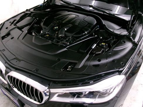 Used 2016 BMW 750i xDrive AWD/4WD image 38