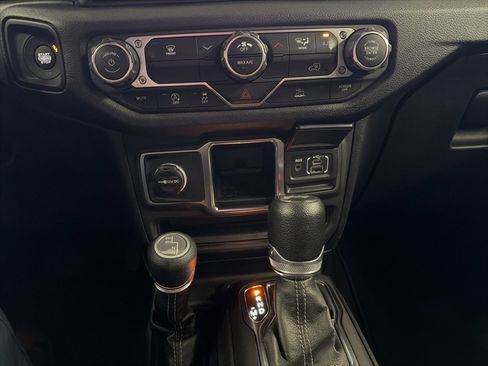 Used 2024 Jeep Wrangler Sport image 15