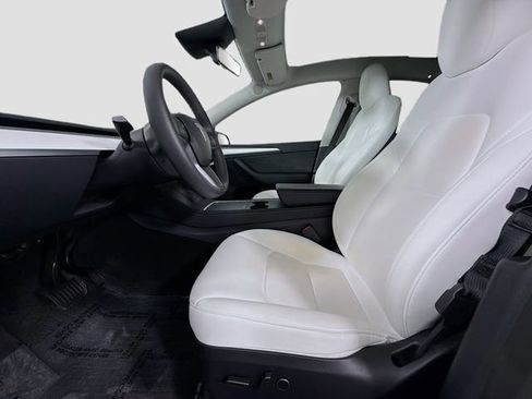 Used 2024 Tesla Model Y Long Range image 21