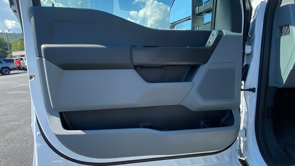 New 2026 Ford F350 XL AWD/4WD image 17