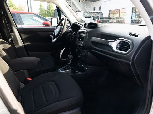 Used 2020 Jeep Renegade Latitude image 27