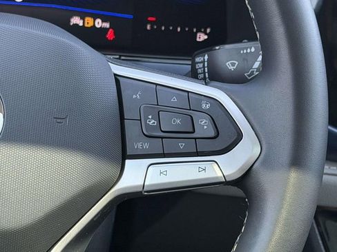 Used 2023 Volkswagen Taos SE w/ Panoramic Sunroof Package image 18