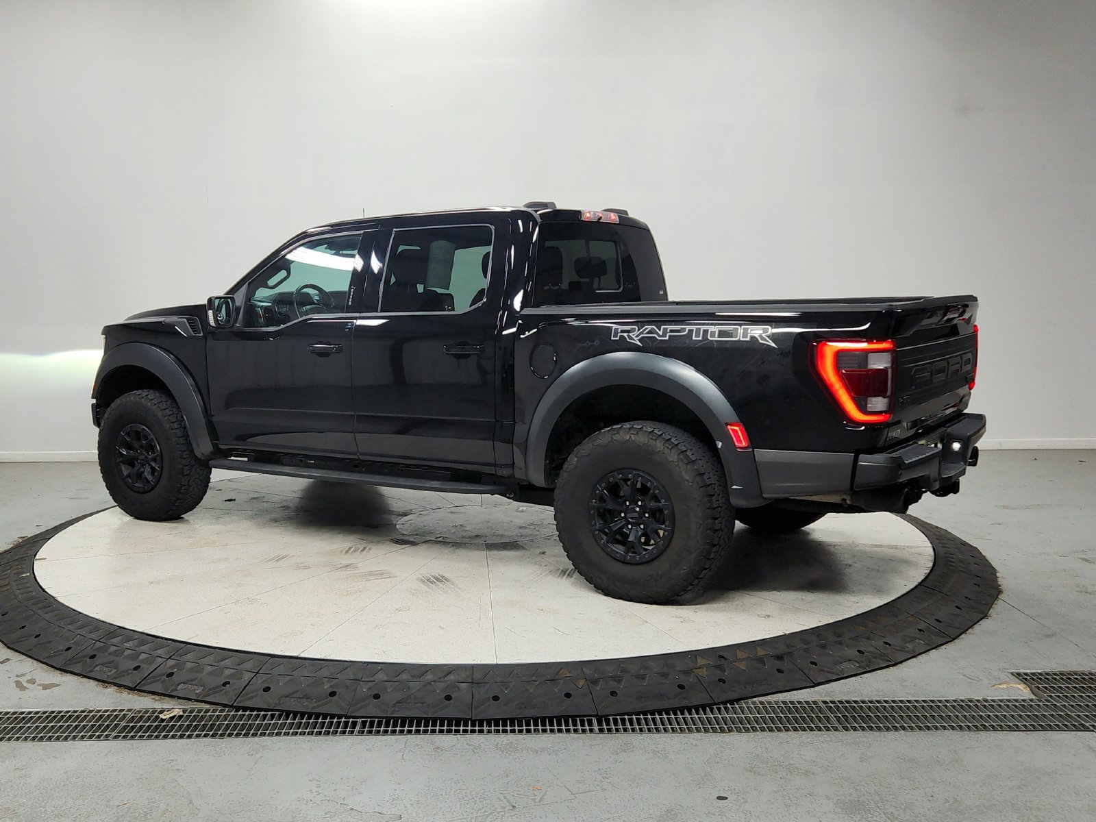 Used 2023 Ford F150 Raptor w/ Raptor 37 Performance Package AWD/4WD image 6