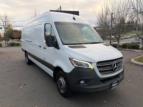 Used 2020 Mercedes-Benz Sprinter 3500 image 13