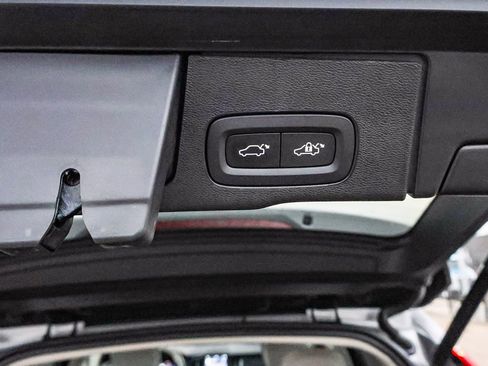 Used 2025 Volvo XC60 B5 Core w/ Protection Package Premier image 28