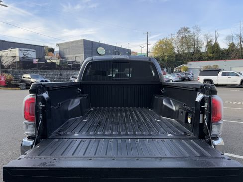 Certified 2023 Toyota Tacoma TRD Off-Road image 31