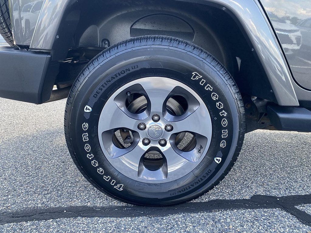Used 2017 Jeep Wrangler Unlimited Sahara w/ Connectivity Group AWD/4WD image 11