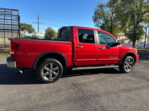 Used 2015 Nissan Titan SV w/ SV Value Truck Package AWD/4WD image 10
