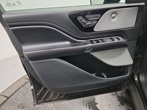 Used 2020 Lincoln Aviator Reserve w/ Equipment Group 202A image 13