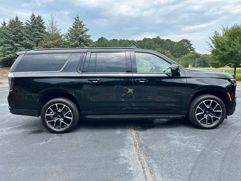 Used 2025 Chevrolet Suburban RST w/ Comfort Package RWD image 22