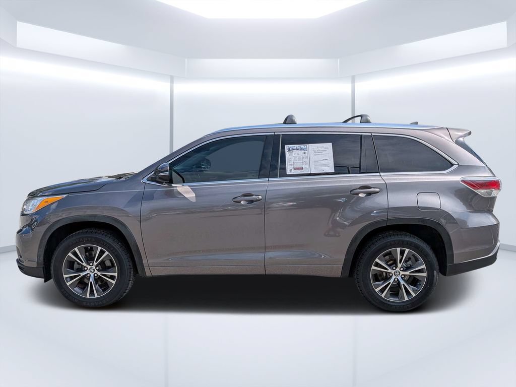 Used 2016 Toyota Highlander XLE FWD image 5