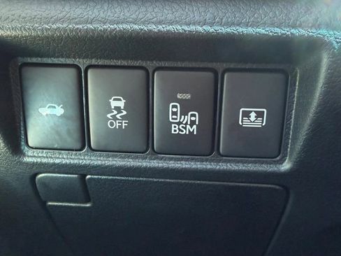Used 2013 Toyota Avalon Limited w/ Technology Pkg FWD image 32