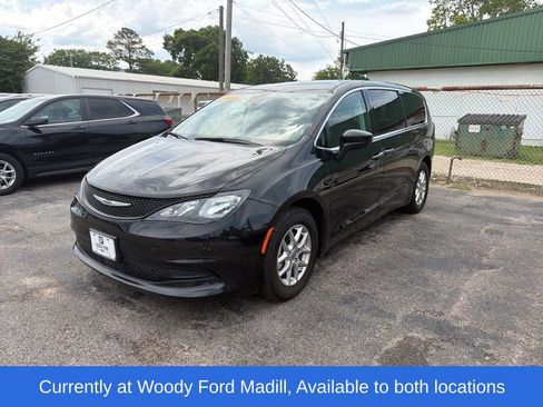 Used 2023 Chrysler Voyager LX FWD image 1