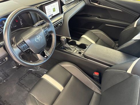 Used 2025 Toyota Camry SE w/ Convenience Package FWD image 10